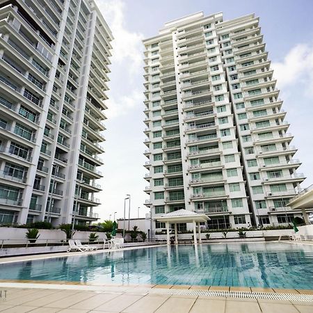 Bay Resort By Evernent Miri Exterior photo